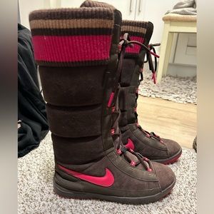 Nike Comfy Boots - image 1